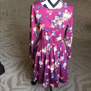 Floral dress with pockets.